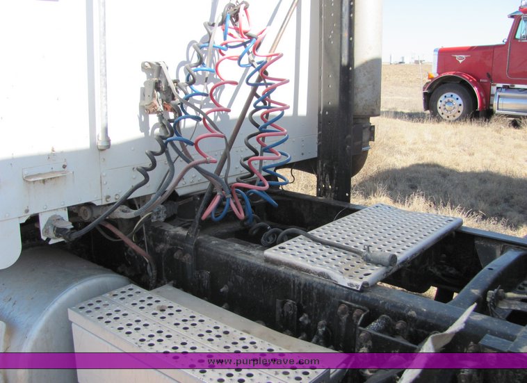 image for item 3003 1995 Freightliner Conventional FLD112 semi truck