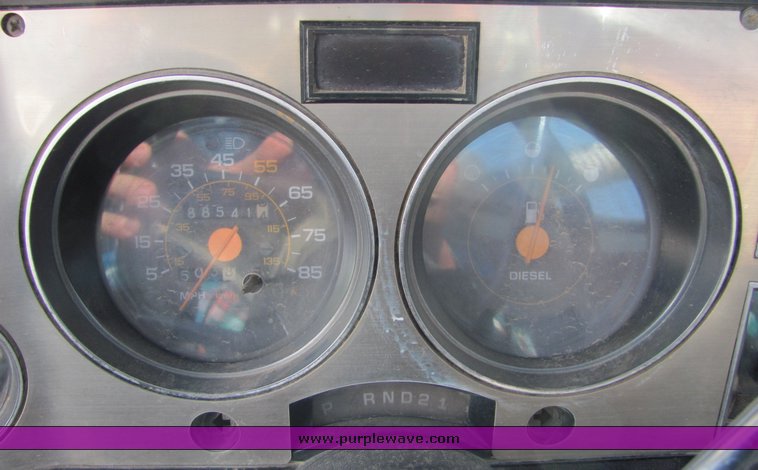 image for item 3005 1988 Chevrolet R30 dual wheel truck