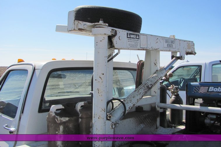 image for item 3005 1988 Chevrolet R30 dual wheel truck