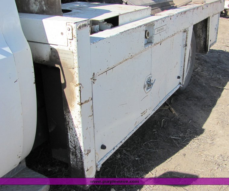 image for item 3005 1988 Chevrolet R30 dual wheel truck