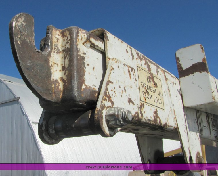 image for item 3005 1988 Chevrolet R30 dual wheel truck