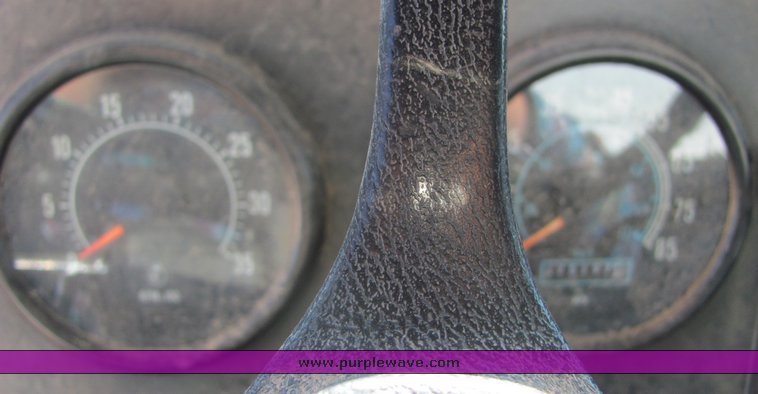 image for item 3007 1990 International Series 9300 semi truck