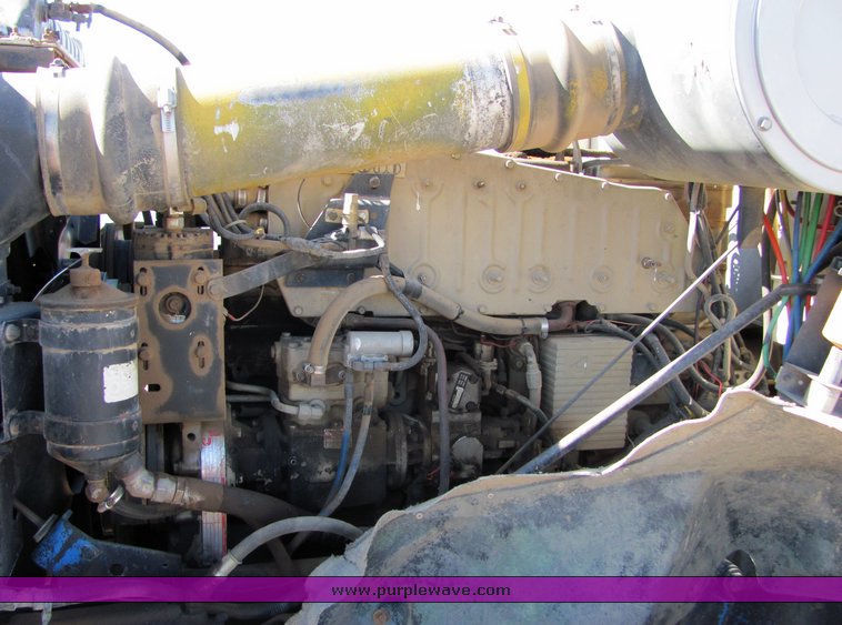 image for item 3007 1990 International Series 9300 semi truck