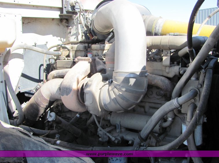 image for item 3007 1990 International Series 9300 semi truck