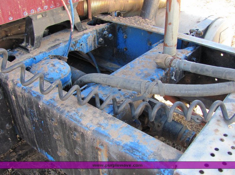 image for item 3007 1990 International Series 9300 semi truck