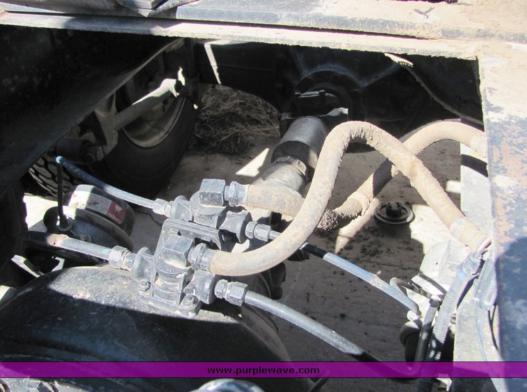 image for item 3007 1990 International Series 9300 semi truck