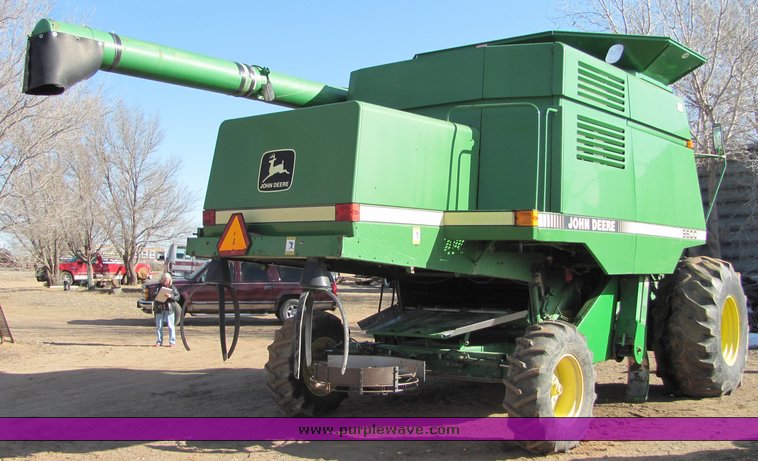 image for item 3009 1989 John Deere 9600 combine