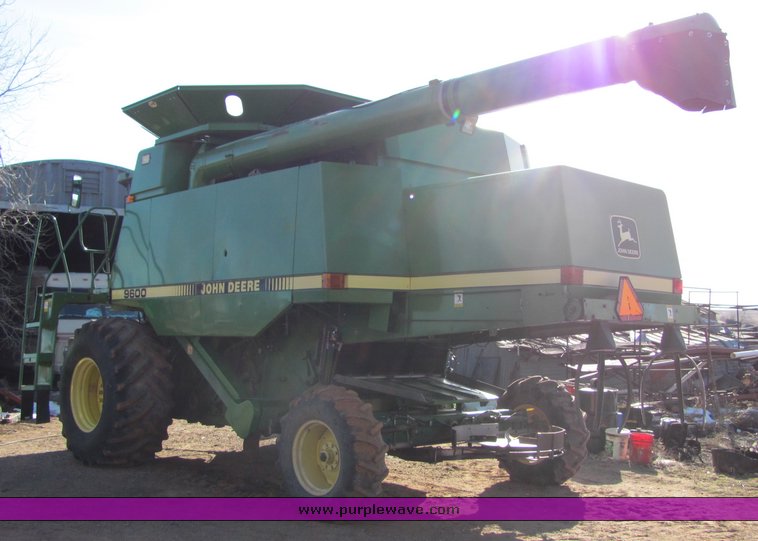 image for item 3009 1989 John Deere 9600 combine