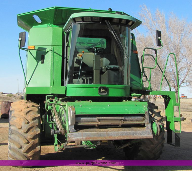 image for item 3009 1989 John Deere 9600 combine