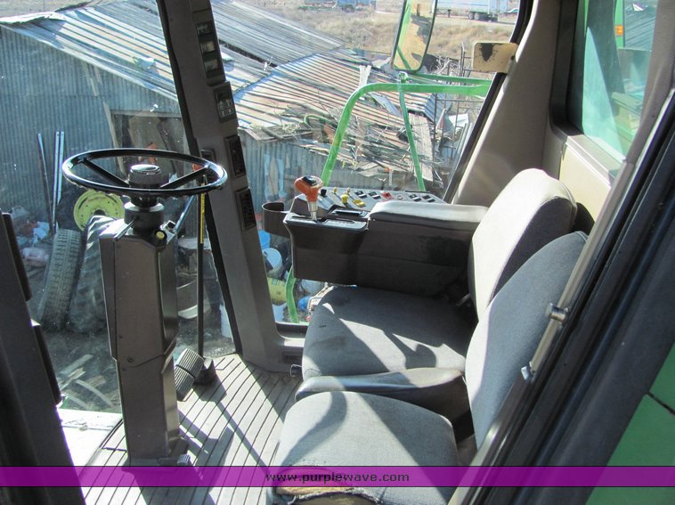 image for item 3009 1989 John Deere 9600 combine