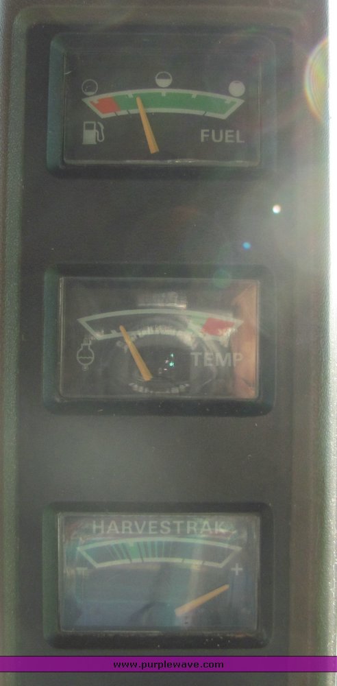 image for item 3009 1989 John Deere 9600 combine