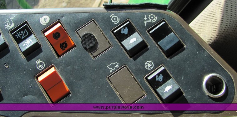 image for item 3009 1989 John Deere 9600 combine