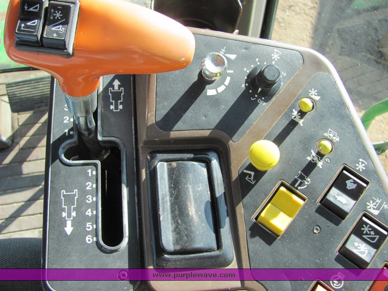 image for item 3009 1989 John Deere 9600 combine