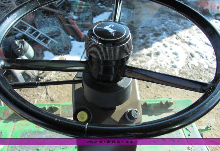 image for item 3009 1989 John Deere 9600 combine