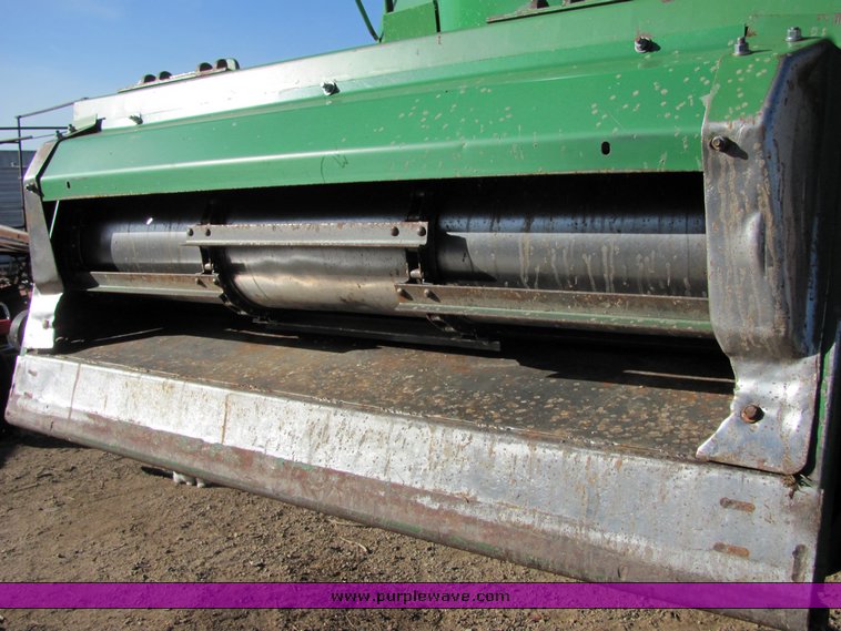 image for item 3009 1989 John Deere 9600 combine