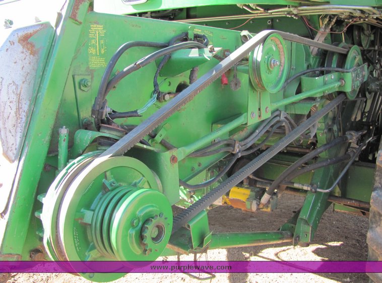 image for item 3009 1989 John Deere 9600 combine