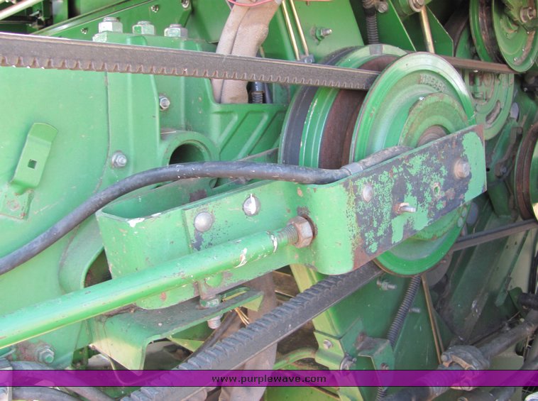 image for item 3009 1989 John Deere 9600 combine