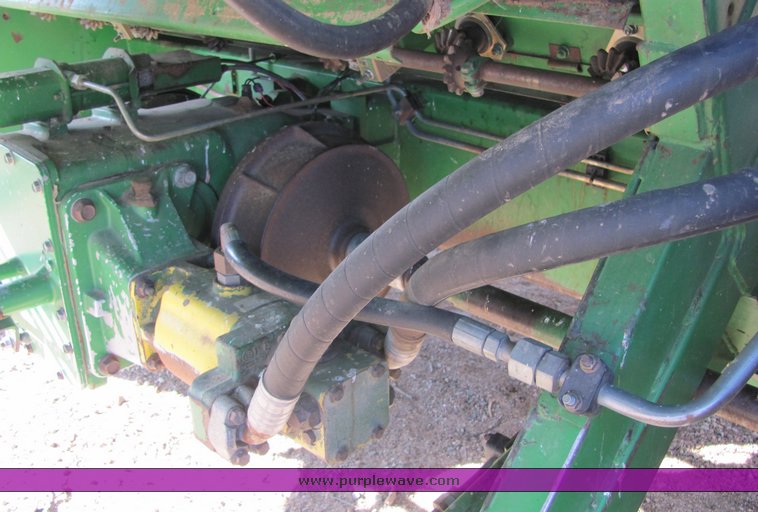 image for item 3009 1989 John Deere 9600 combine
