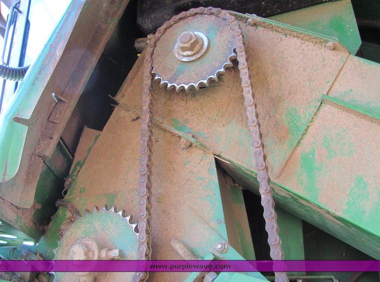 image for item 3009 1989 John Deere 9600 combine