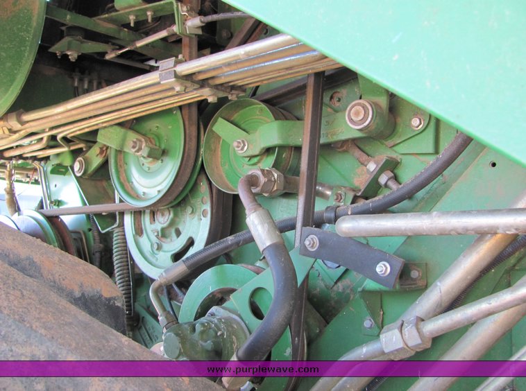 image for item 3009 1989 John Deere 9600 combine