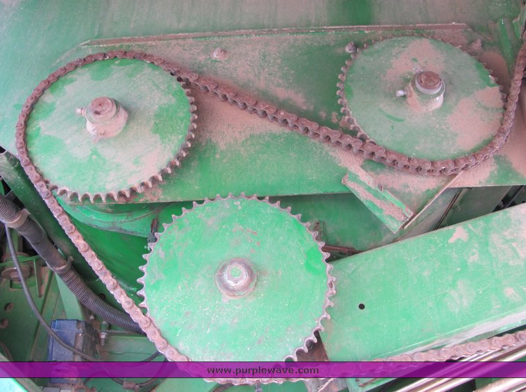 image for item 3009 1989 John Deere 9600 combine