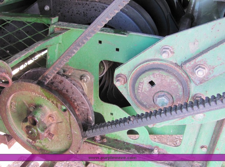 image for item 3009 1989 John Deere 9600 combine