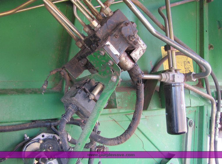 image for item 3009 1989 John Deere 9600 combine