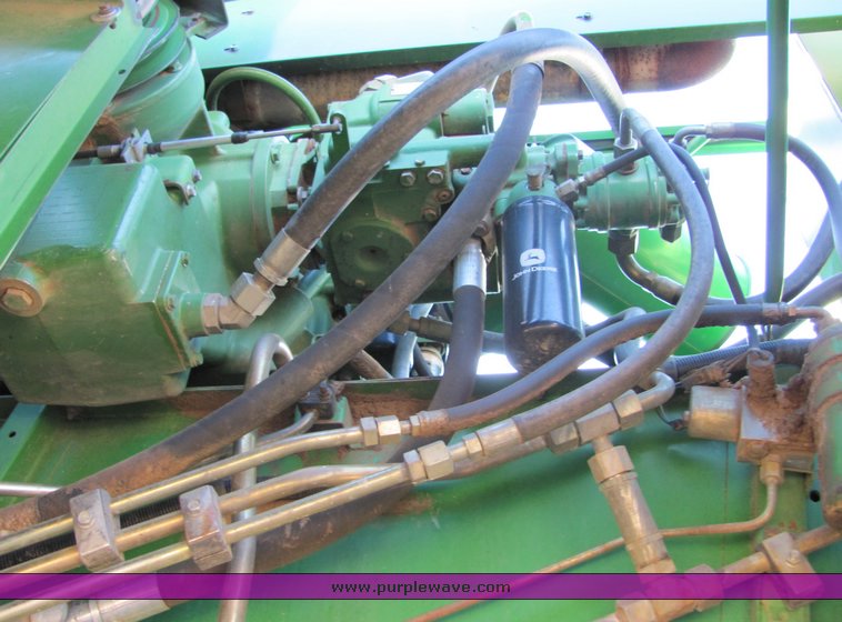 image for item 3009 1989 John Deere 9600 combine