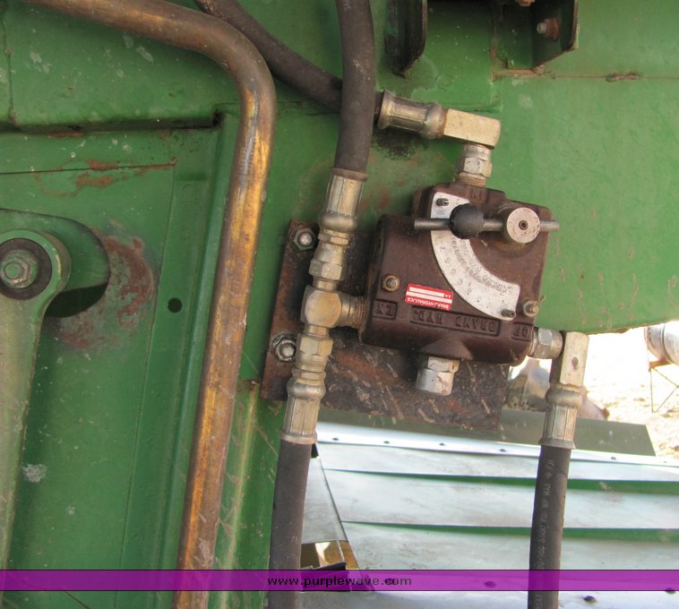 image for item 3009 1989 John Deere 9600 combine