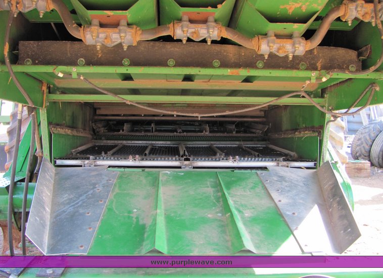 image for item 3009 1989 John Deere 9600 combine