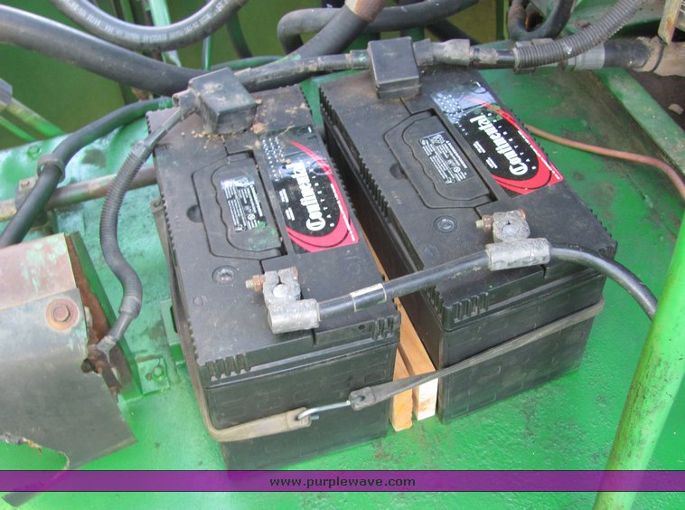 image for item 3009 1989 John Deere 9600 combine