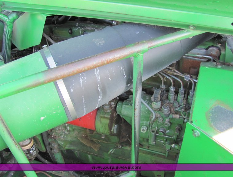 image for item 3009 1989 John Deere 9600 combine