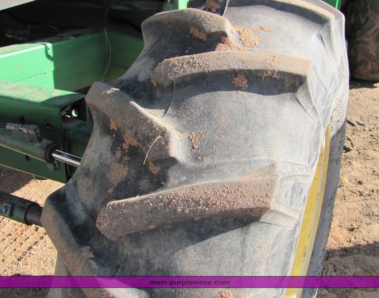 image for item 3009 1989 John Deere 9600 combine