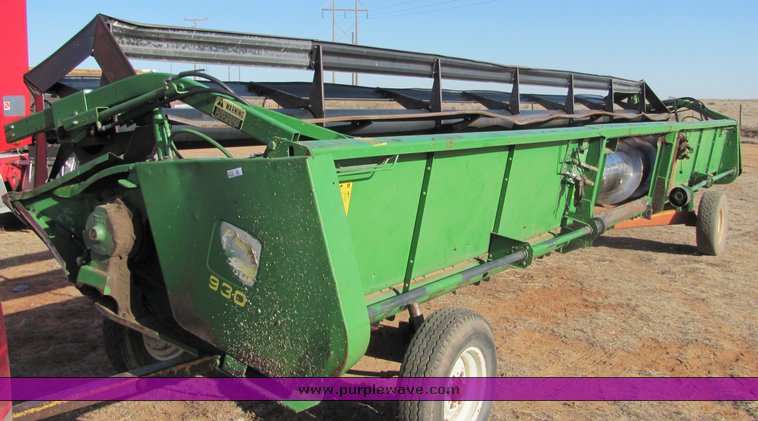 image for item 3010 1990 John Deere 930 rigid platform