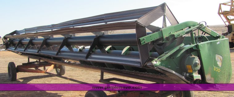 image for item 3010 1990 John Deere 930 rigid platform