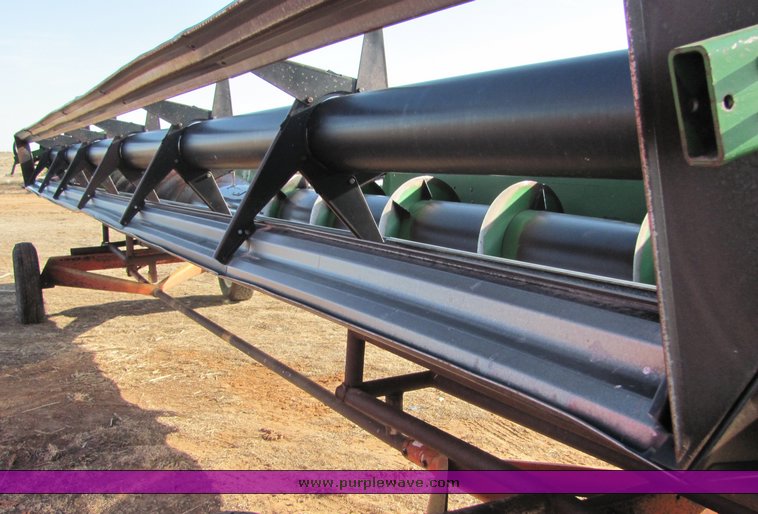 image for item 3010 1990 John Deere 930 rigid platform