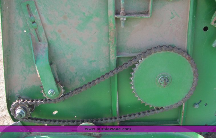 image for item 3010 1990 John Deere 930 rigid platform