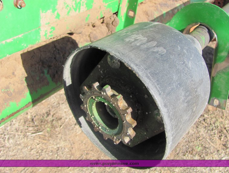 image for item 3010 1990 John Deere 930 rigid platform