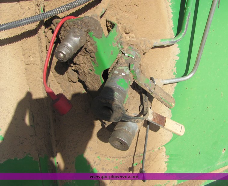 image for item 3010 1990 John Deere 930 rigid platform