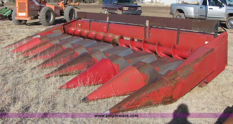 image for item 3040 1990 Case IH 1083 corn head