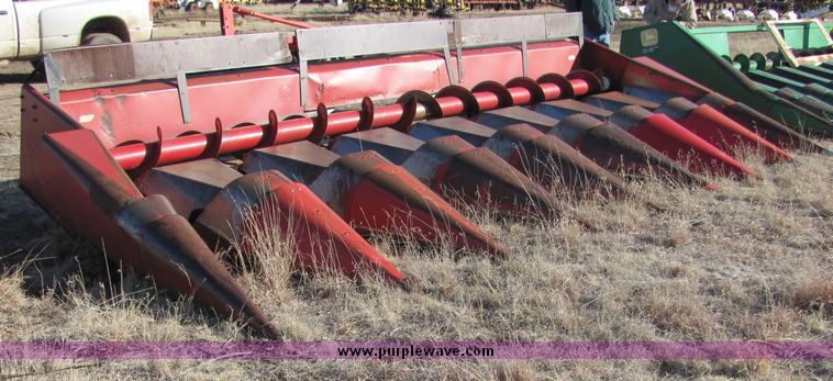 image for item 3040 1990 Case IH 1083 corn head