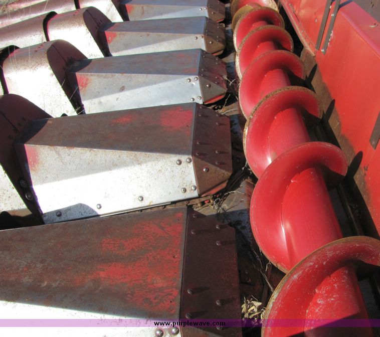 image for item 3040 1990 Case IH 1083 corn head