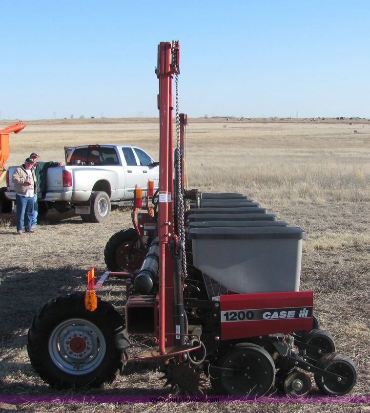 image for item 3041 2005 Case 1200 planter