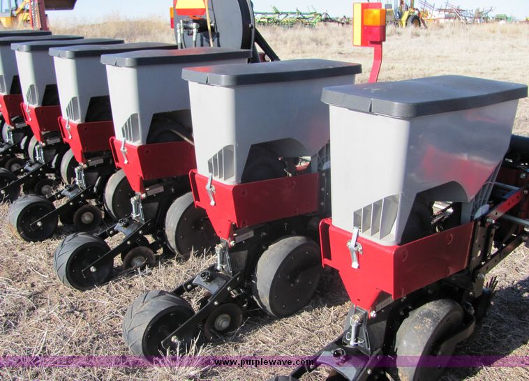 image for item 3041 2005 Case 1200 planter