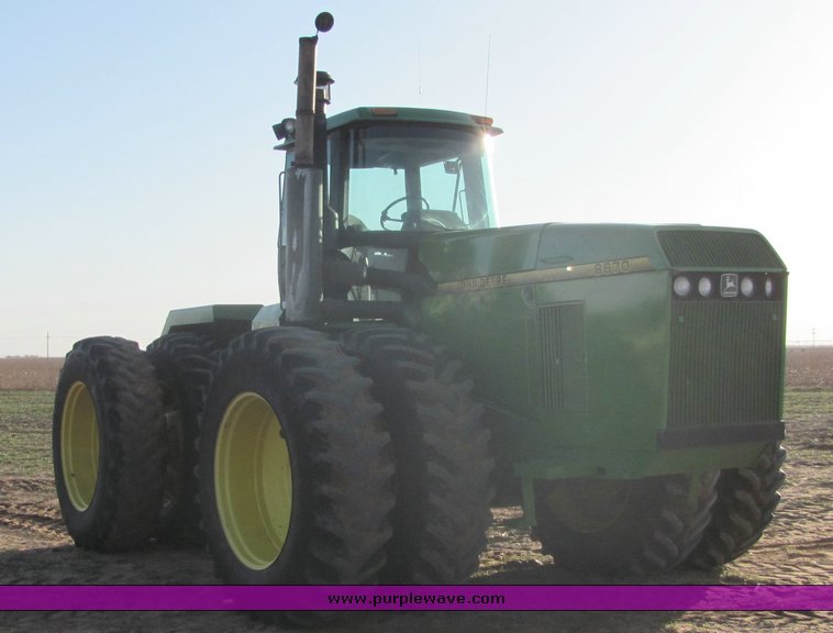 image for item 3042 1995 John Deere 8870 tractor