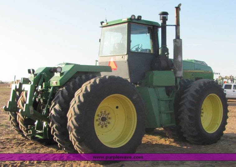 image for item 3042 1995 John Deere 8870 tractor