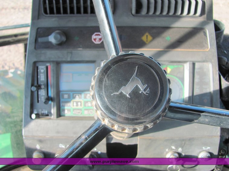 image for item 3042 1995 John Deere 8870 tractor