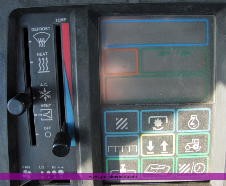 image for item 3042 1995 John Deere 8870 tractor