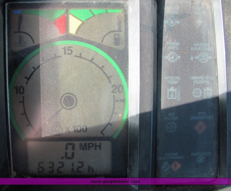 image for item 3042 1995 John Deere 8870 tractor