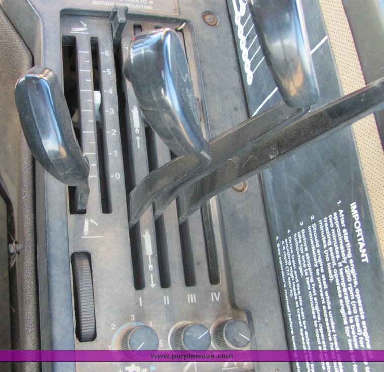 image for item 3042 1995 John Deere 8870 tractor